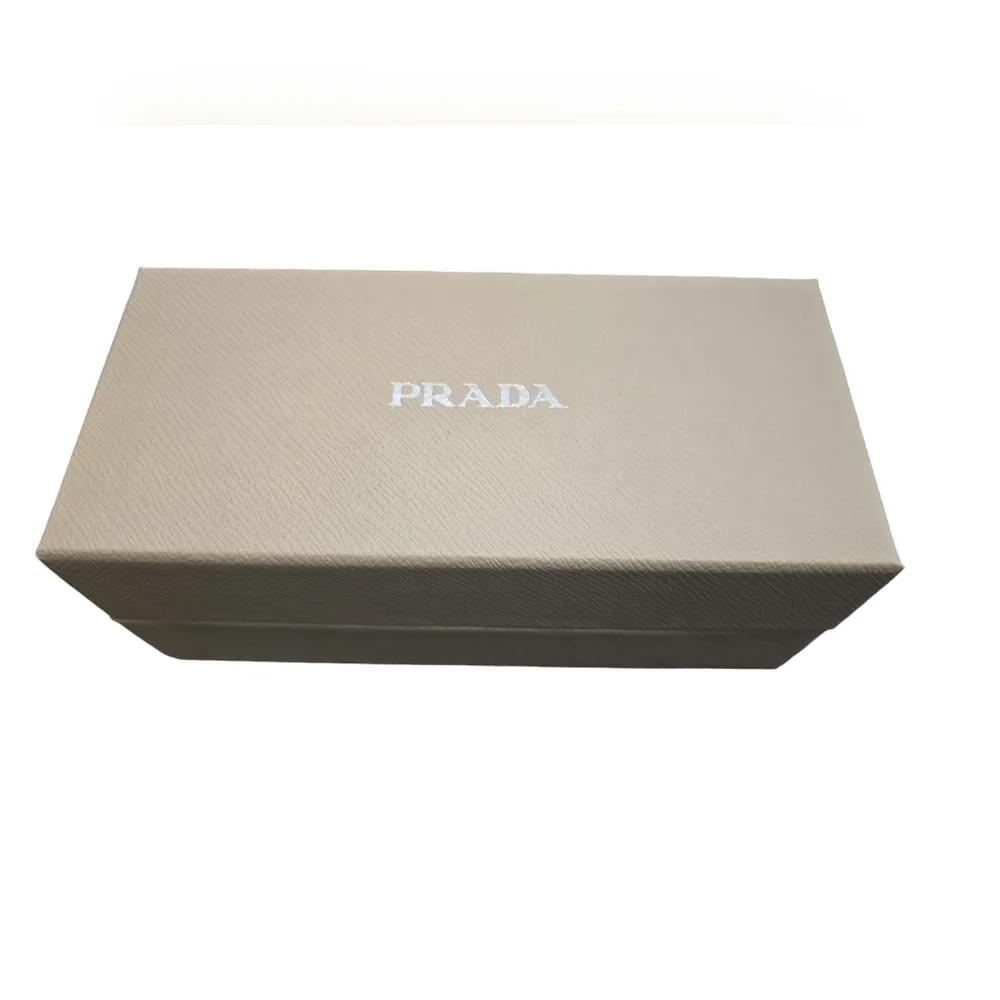 *New* Prada Women's Sunglasses - Picture 9 of 12